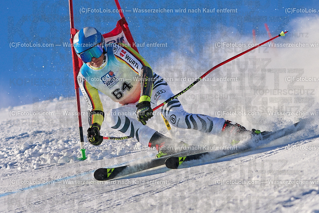 ALP4191_MASTERS-Cup_GS-A Herrn_Doerner Wolfgang | (C)FotoLois.com, Alois Spandl. FIS Masters-Cup Wildschönau, Giant Slalom auf der Piste Schatzberg GS, Siegerehrung auf dem Dorfplatz Niederau, Sa 13. Januar 2024.