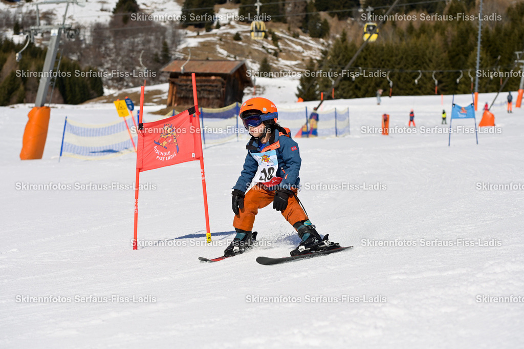 SRF_27.02.2026_477 | Skirennfotos,Serfaus,Fiss,Ladis,Kinderskirennen,Winter,Tirol,Oberland,skirace,SFL,feelfree,weil wir's genießen,ski,Ski,skifahren,Sonnenplateau, - Realisiert mit Pictrs.com