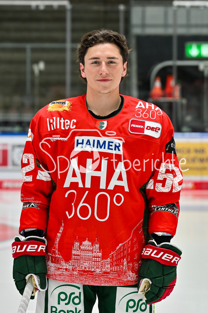 Augsburger Panther 2025/26 | im Bild Enrico HENRIQUEZ (Augsburger Panther 52) / Einzelfoto / Freisteller / Media Day Augsburger Panther: Curt-Frenzel Stadion am 06.08.2025