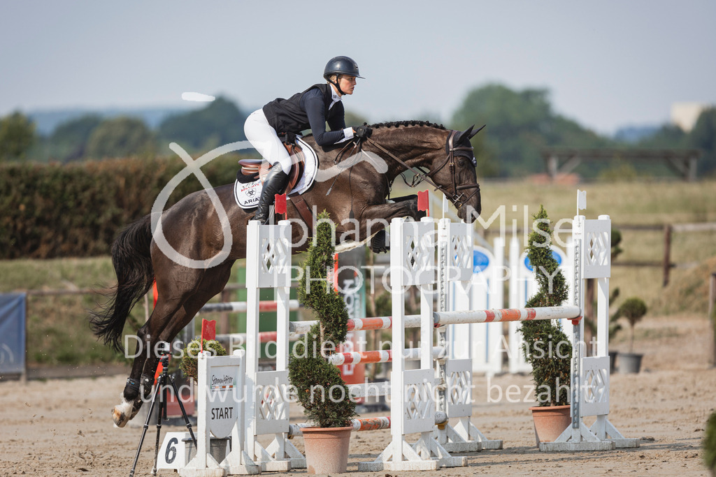 240627_LüPfSpTa_SprPf-M-233 | Deine schönsten Turniermomente als professionelle Fotos! Entdecke hochwertige Pferdesport-Fotografie im Online-Shop. Jetzt Fotos finden & bestellen!