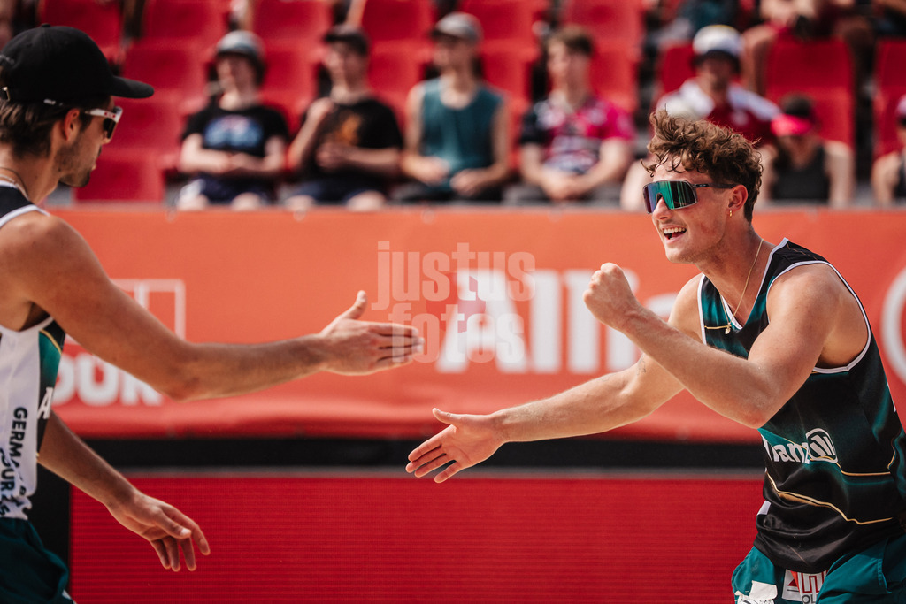 Beachvolleyball | Männer | Allianz German Beach Tour 2025 | Tourstop Bremen | 13.06.2025 | v.l. Niklas Held und Hennes Nissen freuen sich