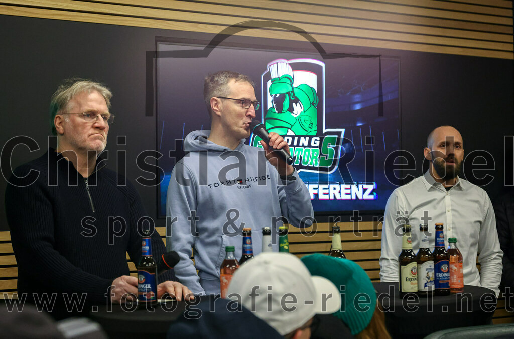 2023-01-22_176_Eishockey_TSV_Erding_gegen_ESC_Dorfen | Erding, Deutschland, 22.01.2023:
Eishockey, Bayernliga 2022 / 2023, 29. Spieltag, TSV Erding gegen ESC Dorfen, Endergebnis: 6:2

Trainer Franz Steer (ESC Dorfen), Teamchef Felix Schütz (Erding Gladiators)

Foto: Christian Riedel / fotografie-riedel.net