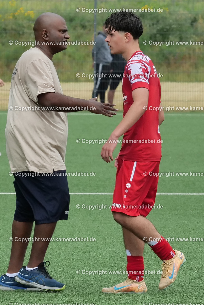 Fußball : C-Junioren : Aufstieg Regionalliga West : SUS 09 Dinslaken - Vfb 03 Hilden am 04.06.2026 in Dinslaken | Fußball : C-Junioren : Aufstieg Regionalliga West : SUS 09 Dinslaken (rotr Trikots)- Vfb 03 Hilden (weiße Trikots) am 04.06.2026 in Dinslaken - Realisiert mit Pictrs.com