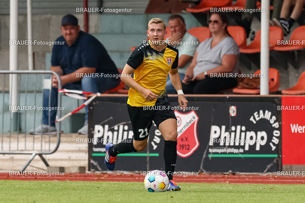 1_SVSKFC_20250726_0958.JPG -  - SV Schermbeck - KFC Uerdingen  - Testspiel | Schermbeck, Deutschland, 26.07.25: Jan Bachmann (KFC Uerdingen) in Aktion, am Ball, Einzelaktion während des Testspiel Spiels zwischen SV Schermbeck - KFC Uerdingen  in der Volksbank Arena am 26. July 2025 in Schermbeck, Deutschland. (Foto von Stefan Brauer/Brauer-Fotoagentur)