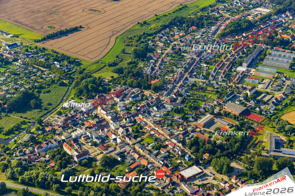 Luftaufnahme Damgarten Ribnitz-Damgarten - Die Luftaufnahme wurde 2025 vom UL-Flugzeug heraus erstellt ( ohne Drohne ) - Hochauflösende Luftaufnahme - für professionelle Ausdrucke geeignet. Die Geschenkidee !Mit Lizenz und Bildrechte bestellbar