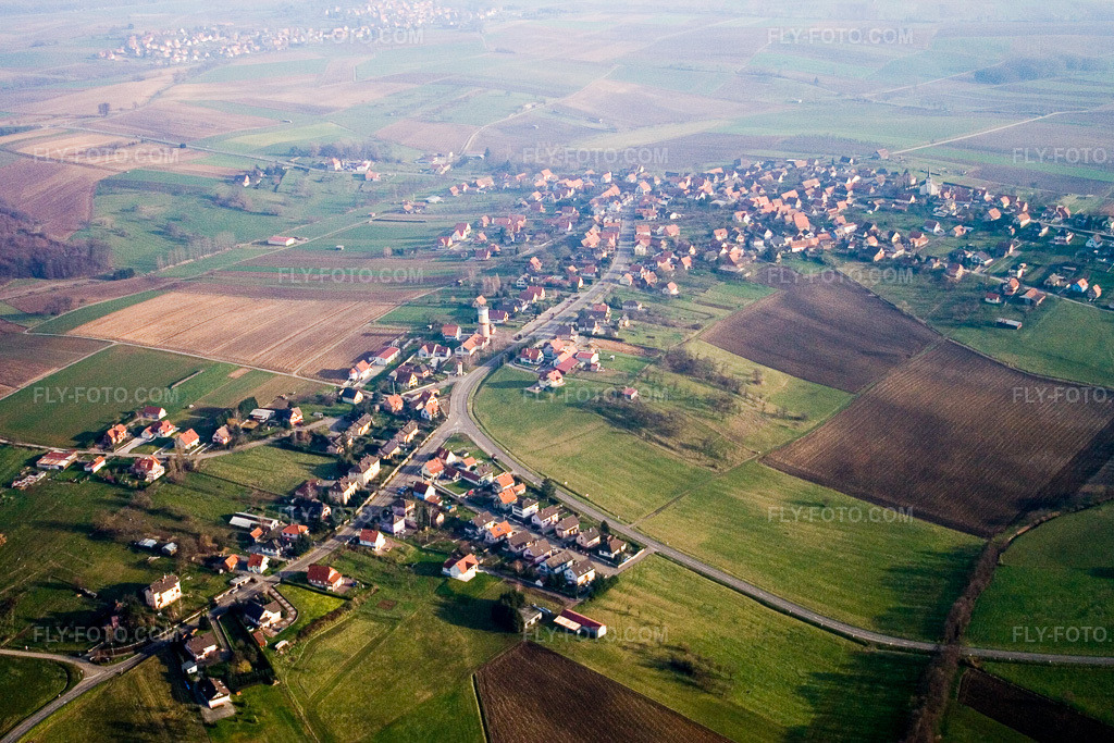 Aerial view: Schoenenbourg in Retschwiller in the state Bas-Rhin, France. – Photo: IMG_5127.jpg taken on 12/29/2006 by Werner Riehm/FLY-FOTO.com – Resolution of the original: 3456 x 2304 px