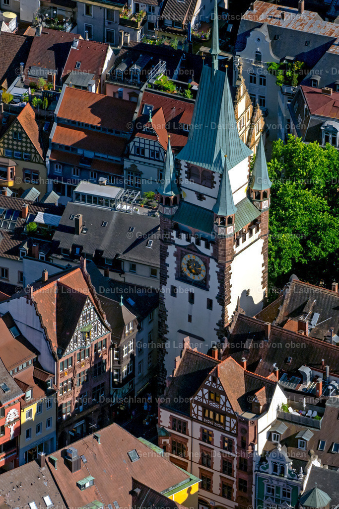 4034170 | FREIBURG IM BREISGAU 30.06.2020 Turm- Bauwerk Martinstor an der Kaiser-Joseph-Straße in der Altstadt in Freiburg im Breisgau im Bundesland Baden-Württemberg, Deutschland. Weiterführende Informationen bei: Stadt Freiburg im Breisgau. // Tower building Martinstor at the former historic city walls in Freiburg im Breisgau in the state Baden-Wurttemberg, Germany. Further information at: Stadt Freiburg im Breisgau. Foto: Gerhard Launer