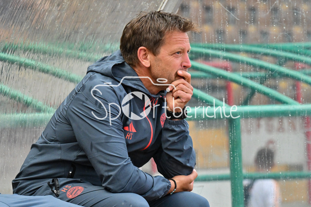 FC Augsburg II - FC Bayern Amateure | im Bild Holger SEITZ Cheftrainer FC Bayern München II / Einzelfoto / Freisteller  / Regionalliga Bayern: FC Augsburg II - FC Bayern Muenchen II, Rosenaustadion am 25.07.2025