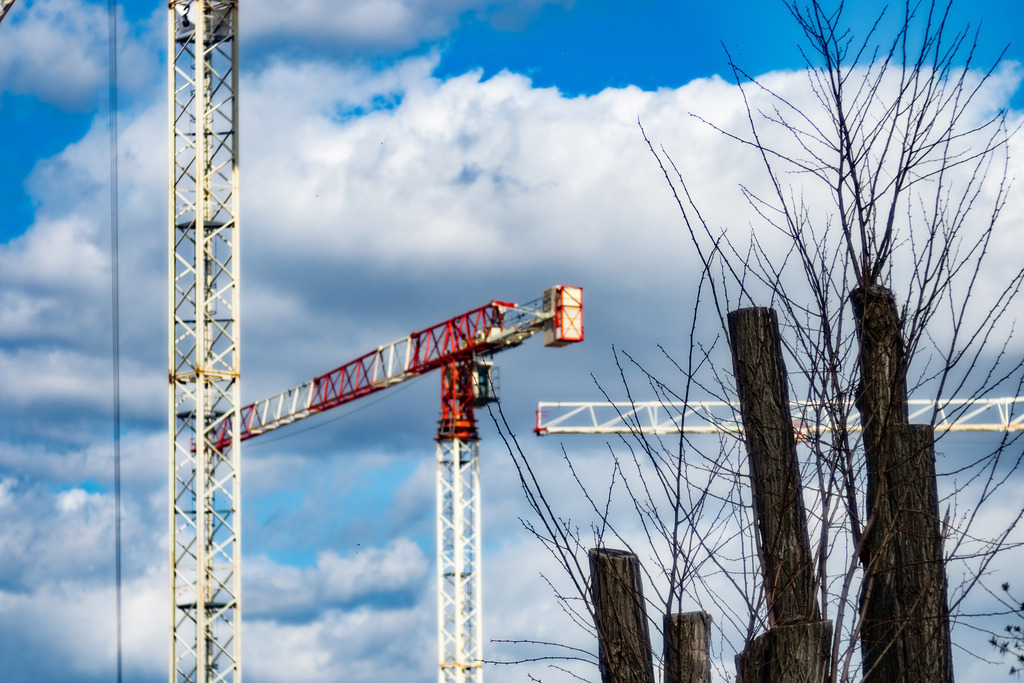 gestutzt nach oben | Baustelle am Maselakepark - Realisiert mit Pictrs.com