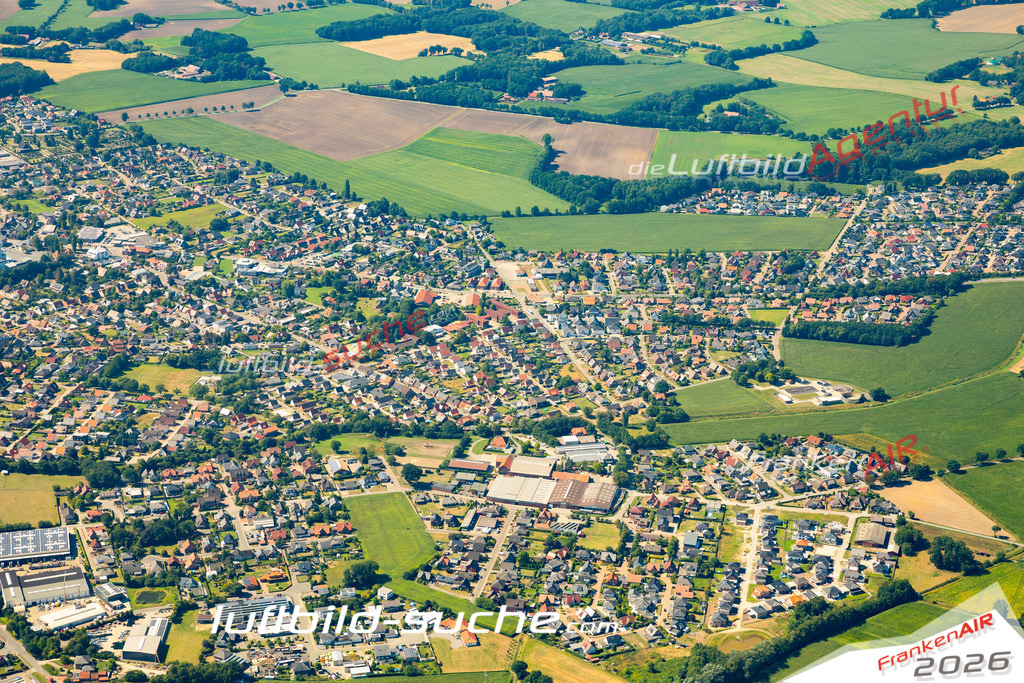 Aktuelles Luftbild von  Dinklage - Die Luftaufnahme wurde 2022 mittels UL-Flugzeug erstellt ( keine Drohne ) - hochauflösende Kamera-Systeme von  Canon -Beste Qualität - Für grossformatige Ausdrucke geeignet. Die Geschenkidee !