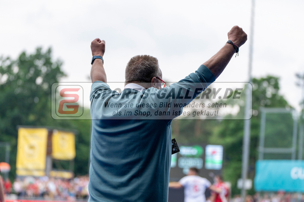 Final4_20250601-1510-HK108685 | Krefeld, Deutschland, 01.06.2025:  Feldhockey Final4 2025 – „Deutsche Feldhockey-Meisterschaften 2025“ Crefelder HTC - Rot-Weiss Köln (Finale Herren) im Gerd-Wellen-Hockeyanlage am 01.06.2025 in Krefeld, Deutschland. (Foto von Kramhöller/Fehrmann/Kaste)Krefeld, Germany, 01.06.2025: Feldhockey Final4 2025 – „Deutsche Feldhockey-Meisterschaften 2025“ Harvestehuder HTC - Düsseldorfer HC (Finale Damen) in Gerd-Wellen-Hockeyanlage at 01.06.2025 in Krefeld, Deutschland. (Foto from Kramhöller/Fehrmann/Kaste)