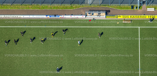 Kamen230406230 | Luftbild, Fußballspieler Training, Sportplatz SUS Kaiserau, Kaiserau, Kamen, Ruhrgebiet, Nordrhein-Westfalen, Deutschland