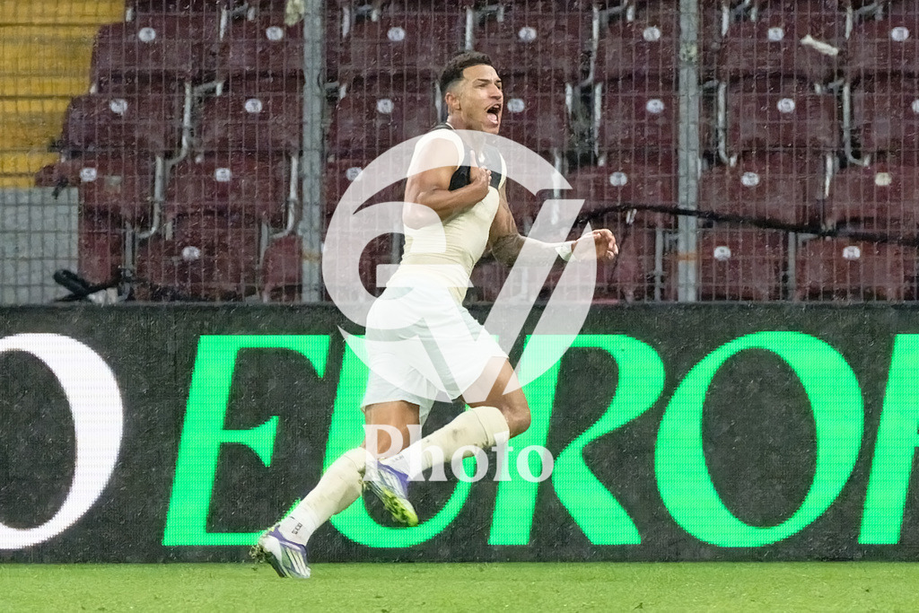 UEFA Conference League Play-offs 2nd leg - Servette FC v FC Shakhtar Donetsk | Kaua Elias (19 FC Shakhtar Donetsk) celebrates after scoring his team's second goal  during the UEFA Conference League Play-offs 2nd leg match between Servette FC and FC Shakhtar Donetsk at Stade de Geneve in Geneva, Switzerland