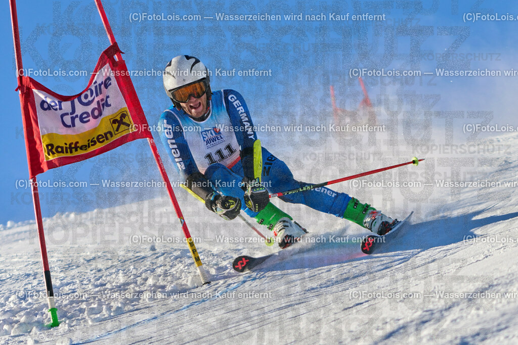 ALP4781_MASTERS-Cup_GS-A Herrn_Mirus Kai | (C)FotoLois.com, Alois Spandl. FIS Masters-Cup Wildschönau, Giant Slalom auf der Piste Schatzberg GS, Siegerehrung auf dem Dorfplatz Niederau, Sa 13. Januar 2024.
