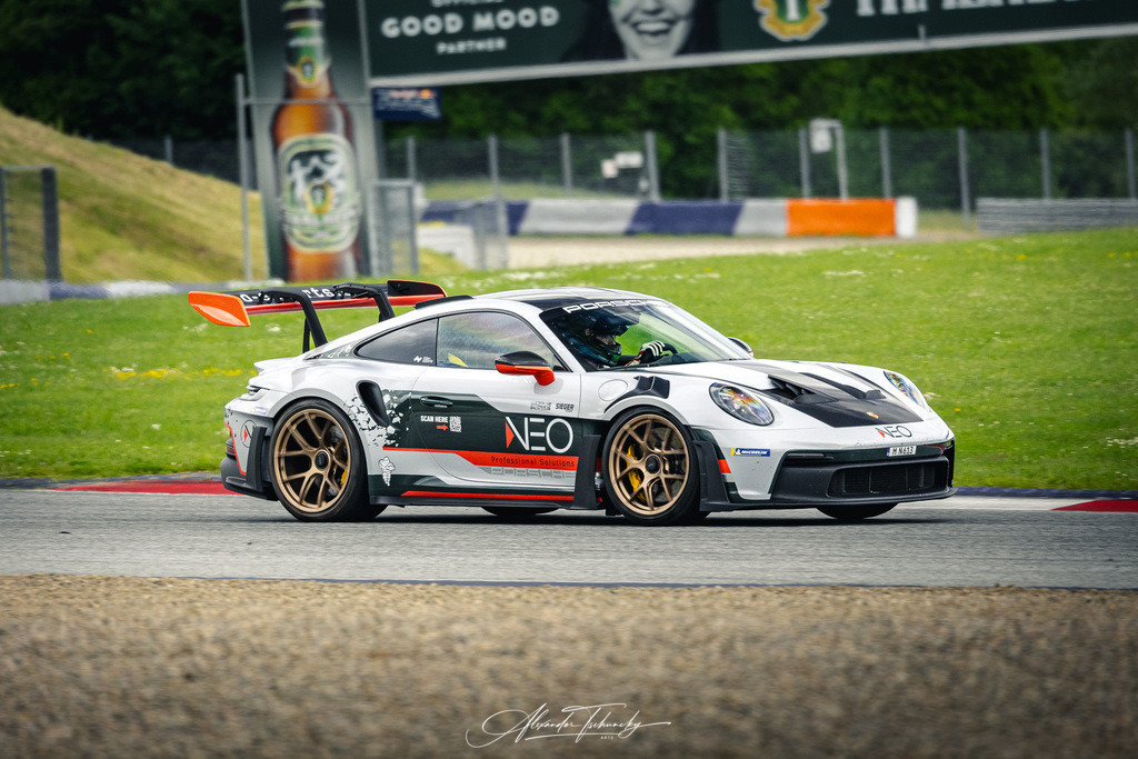 R6PZ2081 _Alexander Tschuncky | Entdecken Sie die faszinierende Welt von Alexander Tschuncky Arts: Kreative Fotografie, atemberaubende Automobilkunst und hochwertiger Bilderdruck. Lassen Sie sich inspirieren! - Realisiert mit Pictrs.com