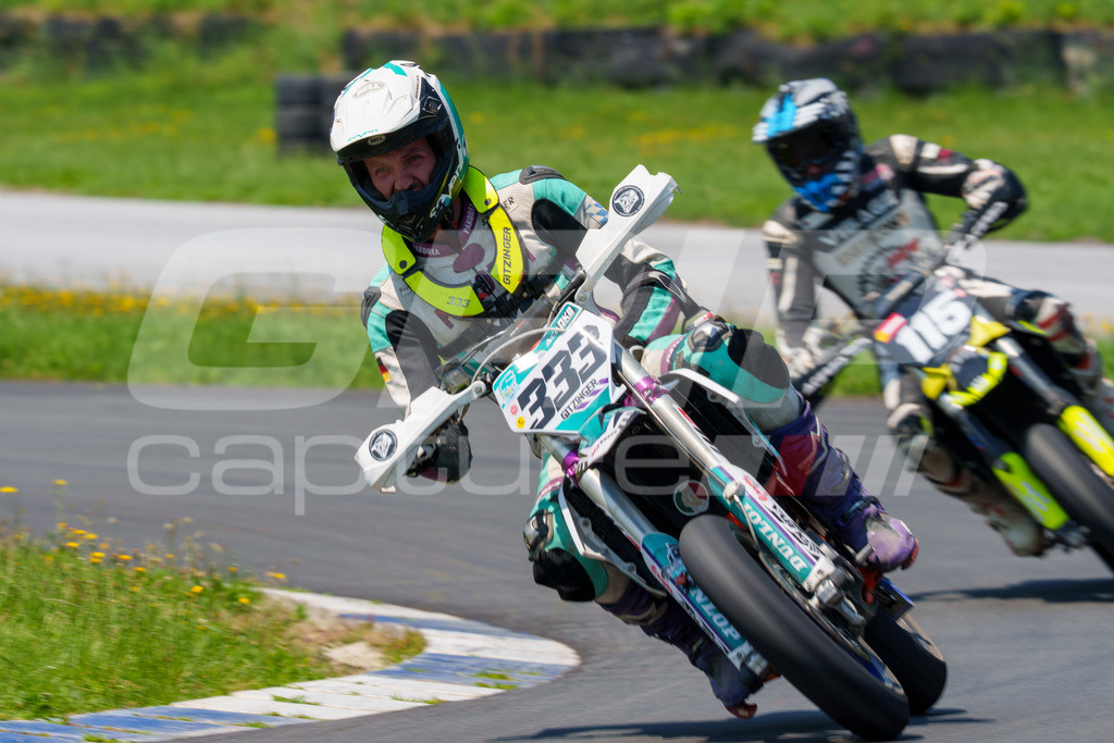 G-Cup + Supermoto Staatsmeisterschaft + Hungarian Supermoto Championship | GRIPcapture steht für authentische Sportfotografie in Österreich – für Momente, die mehr sind als Geschwindigkeit oder Ergebnis. Es geht um Emotion, Spannung, Fokus und den Augenblick, der oft nur einen Wimpernschlag dauert.Ob Motorsport, Teamsport oder 