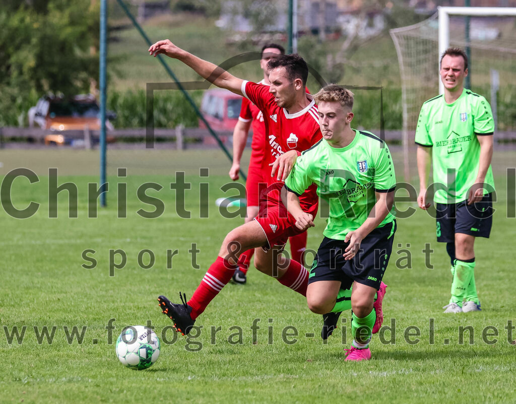 2023-09-03_051_TSV_Oberpframmern_II_gegen_TSV_Hohenbrunn_II | Oberpframmern, Deutschland, 03.09.2023:
Fußball, B-Klasse 2023 / 2024, 3. Spieltag, TSV Oberpframmern II gegen TSV Hohenbrunn II, Endergebnis: 0:2

Georg Leitner (TSV Oberpframmern, #6), Lorenz Schmidt (TSV Hohenbrunn, #2)

Foto: Christian Riedel / fotografie-riedel.net