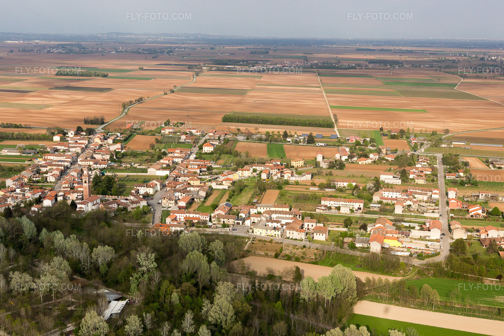 Aerial view: View of the town in Turrida in the state Friuli Venezia Giulia, Italy. – Photo: IMG_098737.jpg taken on 04/07/2017 by Werner Riehm/FLY-FOTO.com – Resolution of the original: 5161 x 3440 px