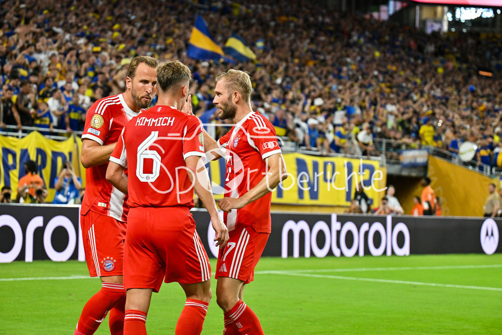 FC Bayern München - Boca Juniors | Jubel der Bayern nach dem Treffer zum 1-0 durch Harry KANE (FC Bayern Muenchen 9) / Tor / Torschuetze / Freude / Happy / FIFA Club World Cup: FC Bayern Muenchen - Boca Juniors, Hard Rock Stadium am 20.06.2025 / NOT FOR SALE IN USA / Joshua KIMMICH (FC Bayern Muenchen 6) / Konrad LAIMER (FC Bayern Muenchen 27)