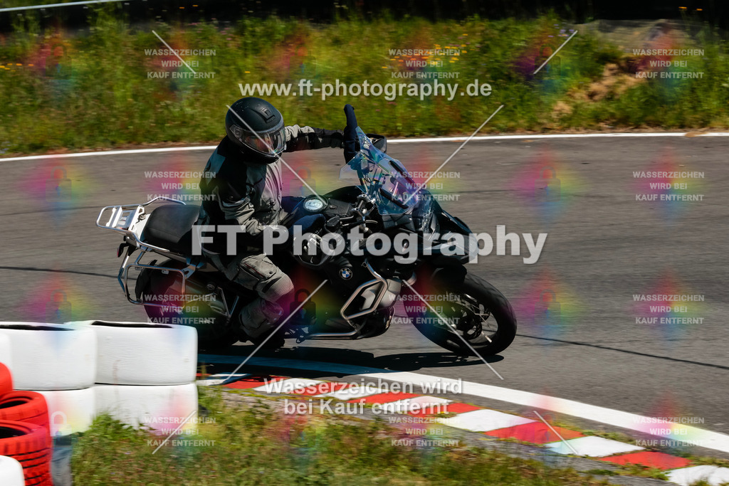 Moto-TeamOBK-22083 | Hier findet Ihr Bilder von Touristenfahrten auf der Nürburgring Nordschleife oder von anderen Veranstaltungen die ich besucht habe. Viel Spass beim Durch Schauen 