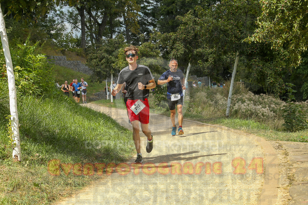 250824_1342_EX1_3302 | Sportfotografie im Rhein-Sieg Kreis, Köln, Bonn, NRW, Rheinland Pfalz, Hessen, etc. Unser Tätigkeitsfeld umfasst den Laufsport vom Volkslauf über den Marathon, Duathlon, Triathon bis zum Ultralauf wie Kölnpfad Ultra oder Schindertrail.