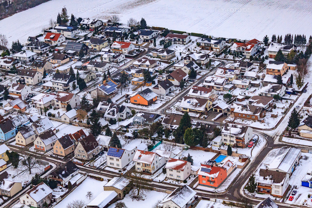 Luftbild: Guttenbergstraße bei Schnee in Freckenfeld im Bundesland Rheinland-Pfalz in Deutschland. Foto: IMG_23600.jpg vom 16.01.2010 durch Werner Riehm/FLY-FOTO.de