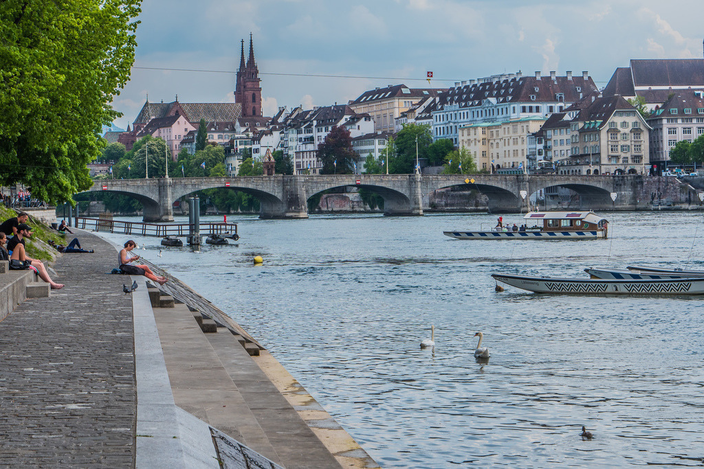 Rheinufer mit Blick auf Mittlere Rheinbrücke und St. Johanns-Fähre | Schöne Fotografien aus der Stadt und der Natur zum bestellen oder selber hochladen. Druck auf Foto, Postkarte, Kalender, FineArt Hahnemühle, Alu-Dibond , Akustikbilder zur Absorption von Schall und Lärm etc. - Realisiert mit Pictrs.com