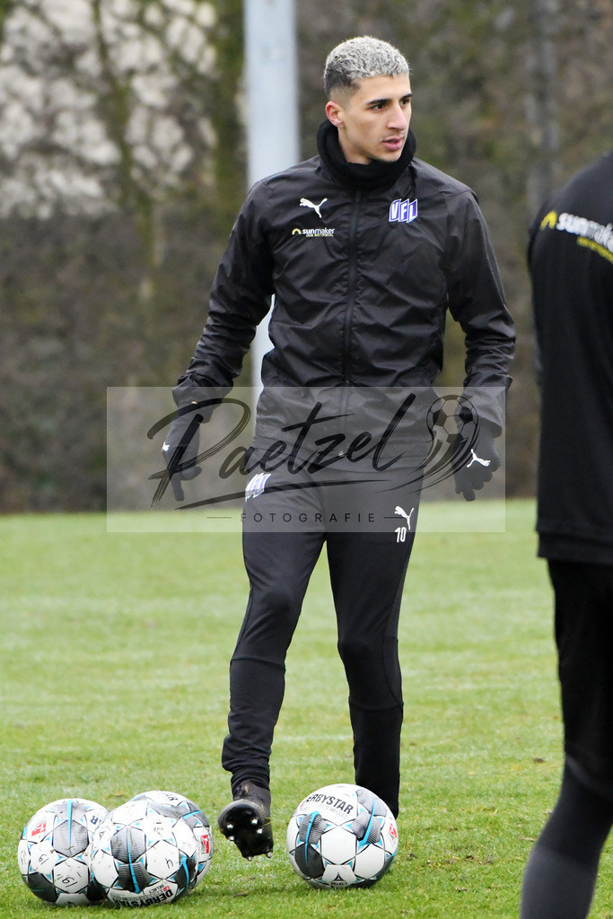 20200125_TRAOSN_0040 | Fußball, Herren: Anas Ouahim (VfL Osnabrück) in Aktion, am Ball, Einzelaktion beim Training des VfL Osnabrück am 25.01.2020 im Sportpark Illoshöhe in Osnabrück, Deutschland.(Foto von Nico Paetzel) - Realisiert mit Pictrs.com