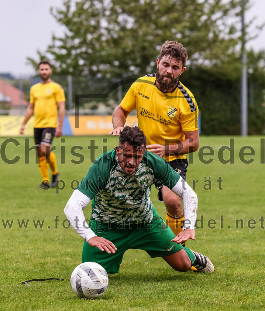 2023-08-06_089_SC_Kirchasch_gegen_SV_Eichenried | Bockhorn, Deutschland, 06.08.2023:
Fußball, Kreisliga 2023 / 2024, 2. Spieltag, SC Kirchasch gegen SV Eichenried, Endergebnis: 3:1

Maximilian Kirmeyer (SV Eichenried, #10), Igor Thomas (SC Kirchasch, #7)

Foto: Christian Riedel / fotografie-riedel.net