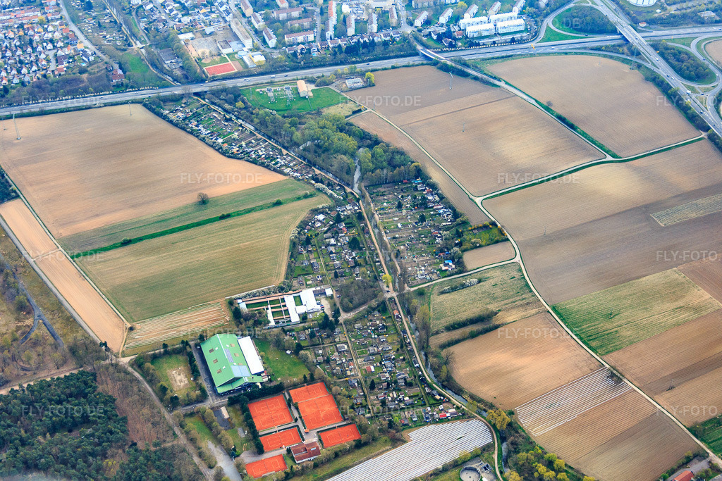 Luftbild: Kleingartenanlage am Woogbach mit Schützengesellschaft Speyer 1529 e.V. in Speyer im Bundesland Rheinland-Pfalz in Deutschland. – Foto: IMG_076850.jpg vom 12.04.2015 durch Werner Riehm/FLY-FOTO.de – Auflösung des Originals: 5472 x 3648 px – SG Speyer e.V