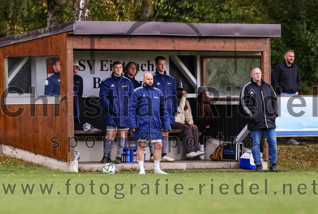 2023-10-15_048_SV_Eintracht_Berglern_gegen_FC_Tuerkguecue_Erding | Berglern, Deutschland, 15.10.2023:
Fußball, Kreisklasse 2023 / 2024, 10. Spieltag, SV Eintracht Berglern gegen FC Türkgücü Erding, Endergebnis: 1:0

Trainer Florian Leiner (SV Eintracht Berglern)

Foto: Christian Riedel / fotografie-riedel.net