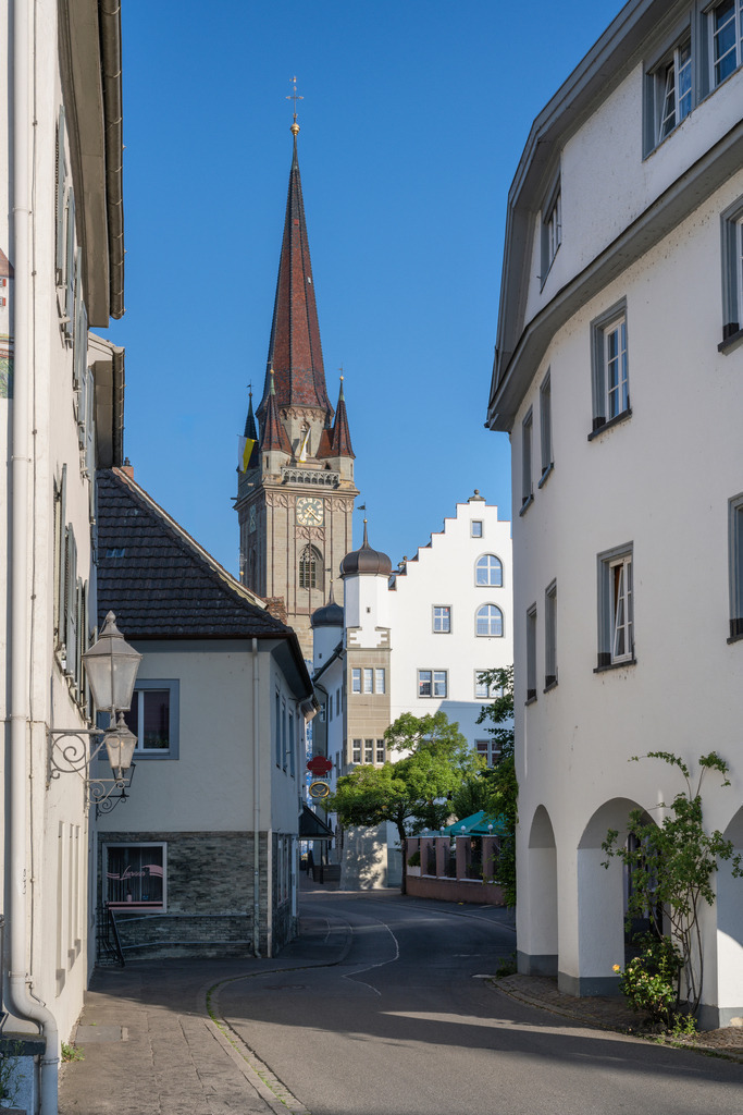 Radolfzellbilder_0446 | Blick durch die Obertorstraße zum Münsterturm in der Altstadt von Radolfzell - Realisiert mit Pictrs.com