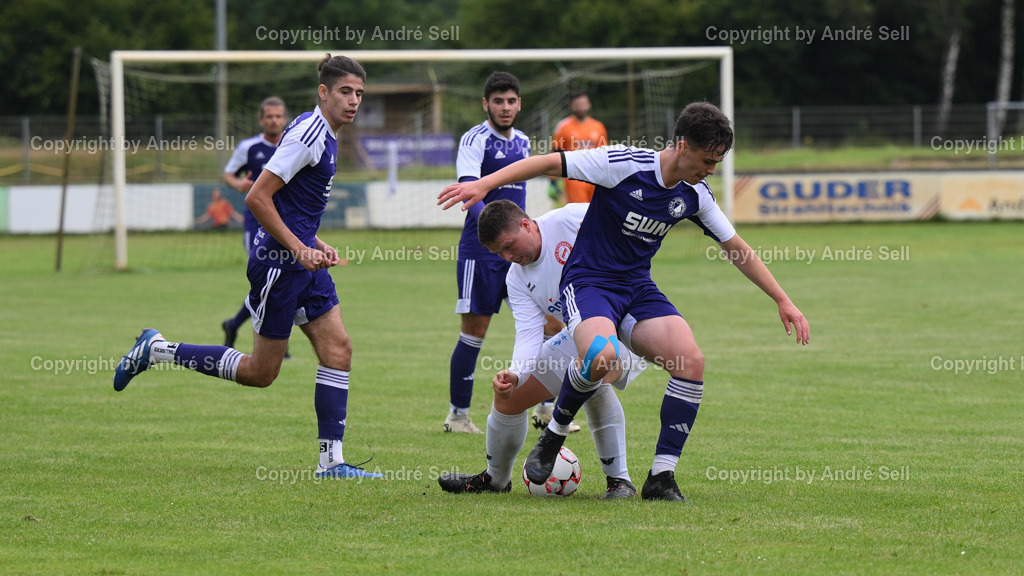 VfR Neumünster vs TSV Nordmark Satrup | Z9D_5620, 04.08.24, Fußball-Flens-Oberliga Männer 2024/2025, VfR Neumünster (lila) vs. TSV Nordmark Satrup (weiss), Ilir Serifi (VfR #10) &amp; Visar Mehmeti (VfR #14) / Finn Christiansen (Satrup #18) - Realisiert mit Pictrs.com