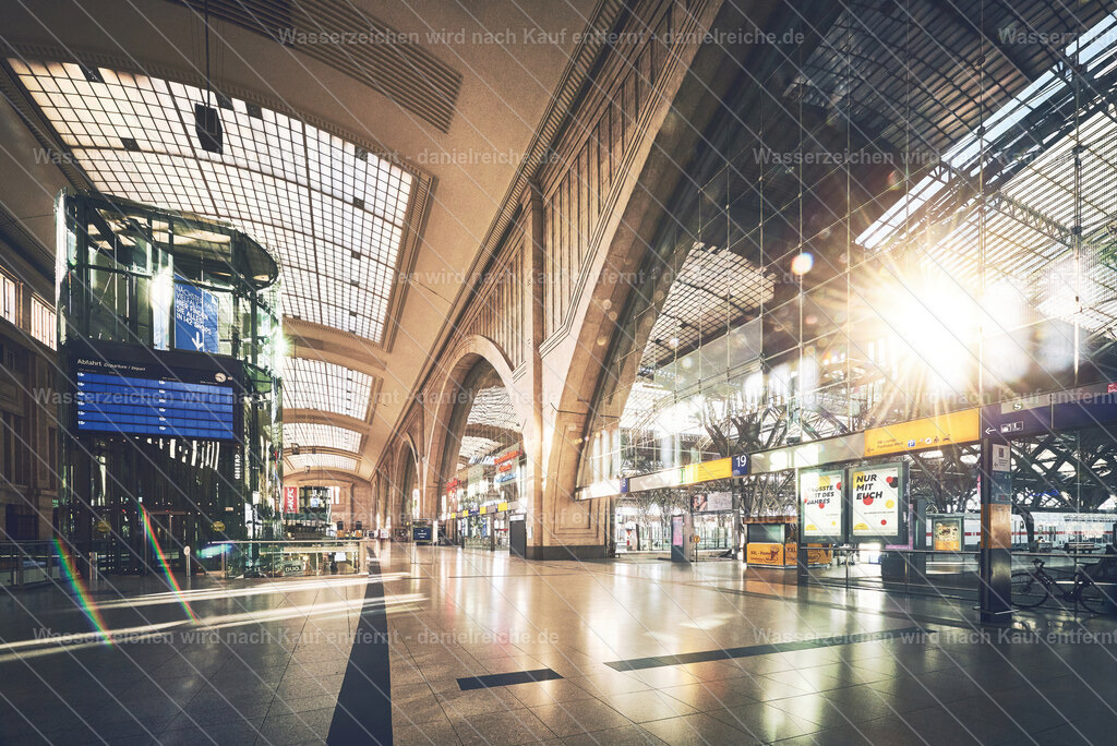Leerer Hauptbahnhof Leipzig Querbahnsteig zur Vollsperrung wegen Anbindung der neuen ICE-Trasse im September 2018 | Leerer Hauptbahnhof Leipzig Querbahnsteig zur Vollsperrung wegen Anbindung der neuen ICE-Trasse im September 2018 - Realisiert mit Pictrs.com