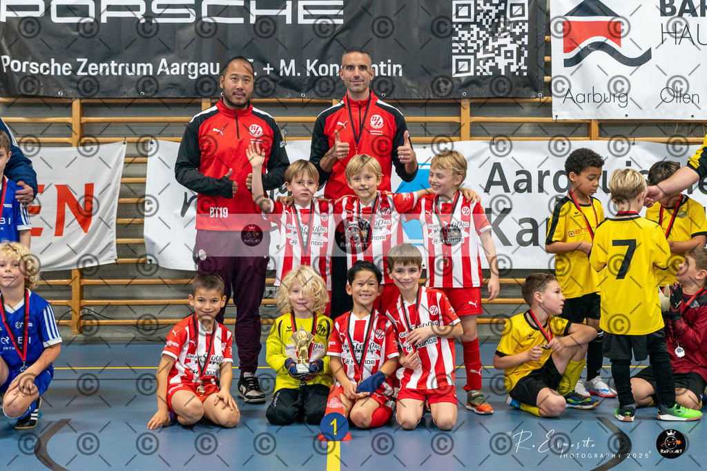 20251123_FCR-Hallenturnier-F3_3_018-15 | Sport und Naturfotografie von Roberto Esposito zeigt echte Momente Bewegung und die Schönheit der Natur. Ausdrucksstarke Bilder schaffen Emotionen.