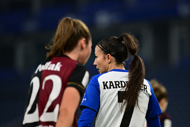 Fußball I Frauen I Saison 2025-2026 I Bundesliga I 10. Spieltag I Hamburger SV - 1. FC Nürnberg I 48833 | Portrait, Porträt, Portraitaufnahme, Personenfoto, Einzelbild, Einzelfoto, Halbportrait:  Vildan Kardesler (7, Hamburger SV) - Realisiert mit Pictrs.com