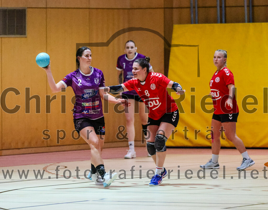 2023-11-04_094_SpVgg_Altenerding_gegen_TV_Altoetting | Erding, Deutschland, 04.11.2023:
Handball, Bezirksoberliga Frauen Altbayern 2023 / 2024, 6. Spieltag, SpVgg Altenerding gegen TV Altötting, Endergebnis: 28:26

Janina Konrad (SpVgg Altenerding, #2), Lisa Hofer (TV Altötting, #8)

Foto: Christian Riedel / fotografie-riedel.net