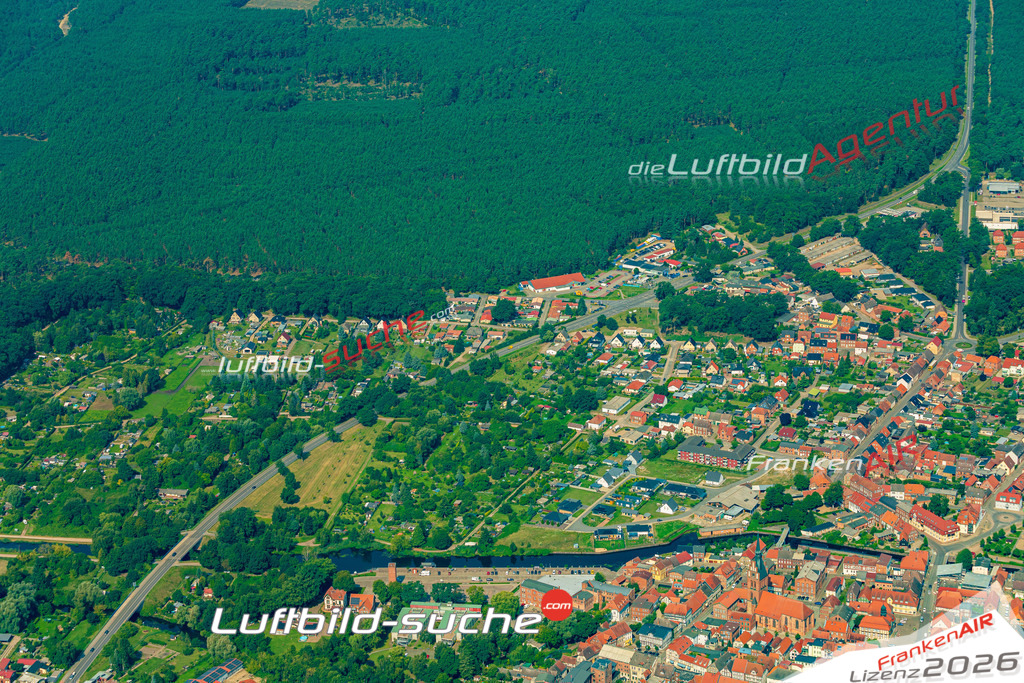 Vs Google Maps Grabow - Die Luftaufnahme wurde 2025 vom UL-Flugzeug heraus erstellt ( keine Drohnenaufnahme ) - Hochauflösende Luftaufnahme - für Wandbilder und großformatige Ausdrucke geeignet. Das besondere Geschenk!Hier alle&nbsp;Infos zur Lizenzierung der LuftaufnahmeWir fliegen auch dieses Jahr wieder in Ihre Region um Luftbilder zu erstellen.- Luftbild anfragen