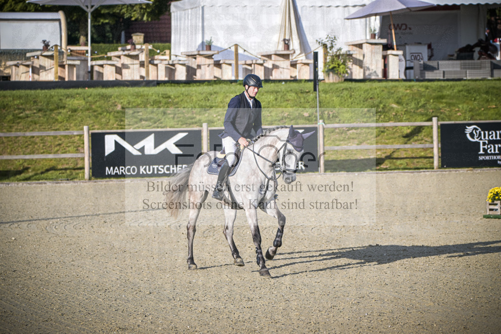 DOS_7232 | Entdecke hochwertige Reitturnierfotos von Foto Oger. Professionell, emotional und authentisch – jetzt Lieblingsmomente im Shop bestellen.Deutschlandweite Turnierfotografie. - Realisiert mit Pictrs.com