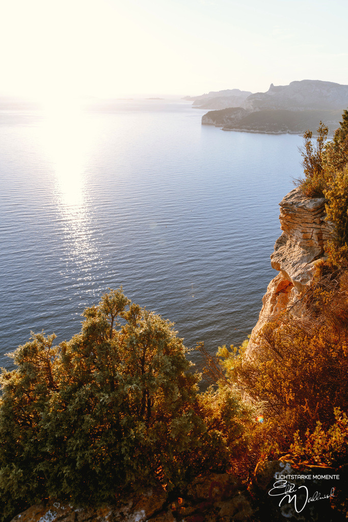 D141 Corniche ou Route des Crêtes, les calanques | Herzlich willkommen auf meiner Seite! Ich bin Elke Wallnisch, Deine Fotografin für lichtstarke Momente. Der Name steht für alles, was mich mit der Fotografie verbindet: Das Licht und seine machtvolle Wirkung auf eine Situation oder unsere Stimmung - Realisiert mit Pictrs.com