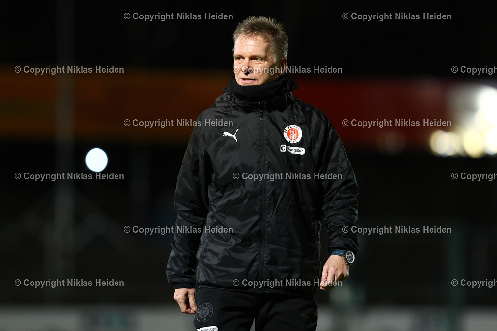 NH_FCStPauliU23_VfBOldenburg_RegionalligaNord_02122025 | Karsten Neitzel (Trainer, FC St. Pauli U23)Fußball I Herren I Regionalliga Nord I Saison 2025-2026 I 21. Spieltag I FC St. Pauli U23 - VfB Oldenburg I 02.12.2025 I Edmund-Plambeck-Stadion