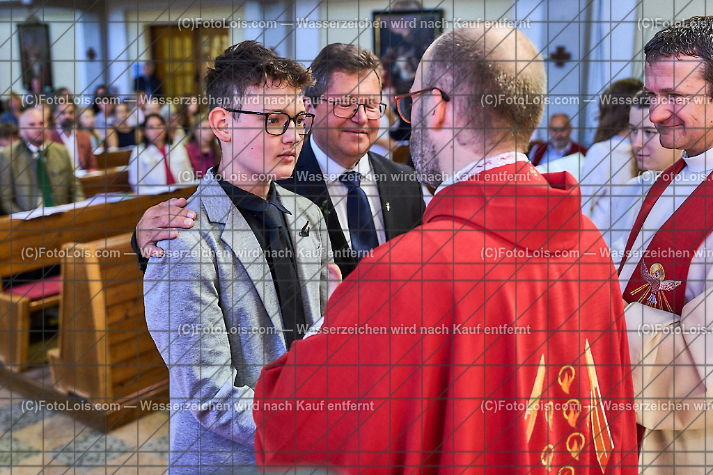 ALP0754_PfarrFirmung Wieselburg_Firmvorgang | (C)FotoLois.com, Alois Spandl, Firmung in der Pfarrkirche Wieselburg mit Generalvikar Dr. Christoph Weiss, Dechant Pfarrer Daniel Kostrzycki und Monignore Franz Dammerer, Sa 15. Juni 2024.