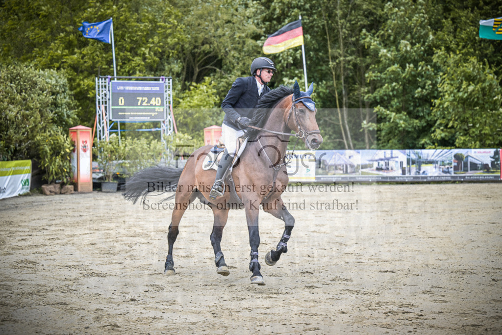 DOS_3636 | Entdecke hochwertige Reitturnierfotos von Foto Oger. Professionell, emotional und authentisch – jetzt Lieblingsmomente im Shop bestellen.Deutschlandweite Turnierfotografie. - Realisiert mit Pictrs.com