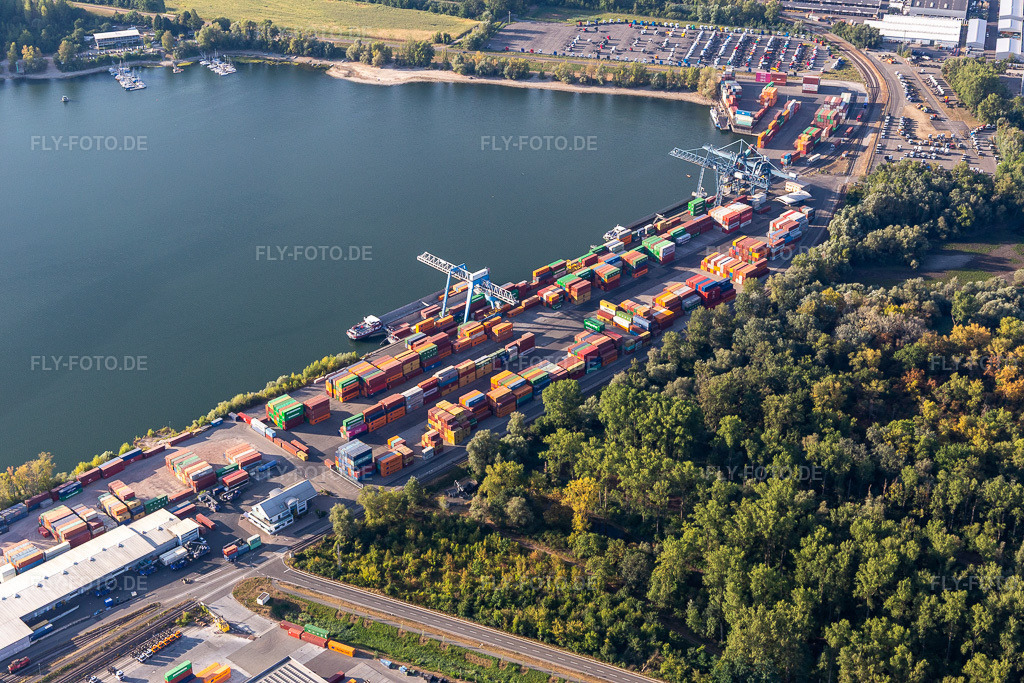 Luftbild: Contargo Wörth-Karlsruhe GmbH im Containerhafen im Ortsteil Maximiliansau in Wörth im Bundesland Rheinland-Pfalz in Deutschland. Foto: IMG_133746.jpg vom 14.08.2022 durch Werner Riehm/FLY-FOTO.deIhr Container-Hinterlandlogistik-Netzwerk in Europa | Contargo