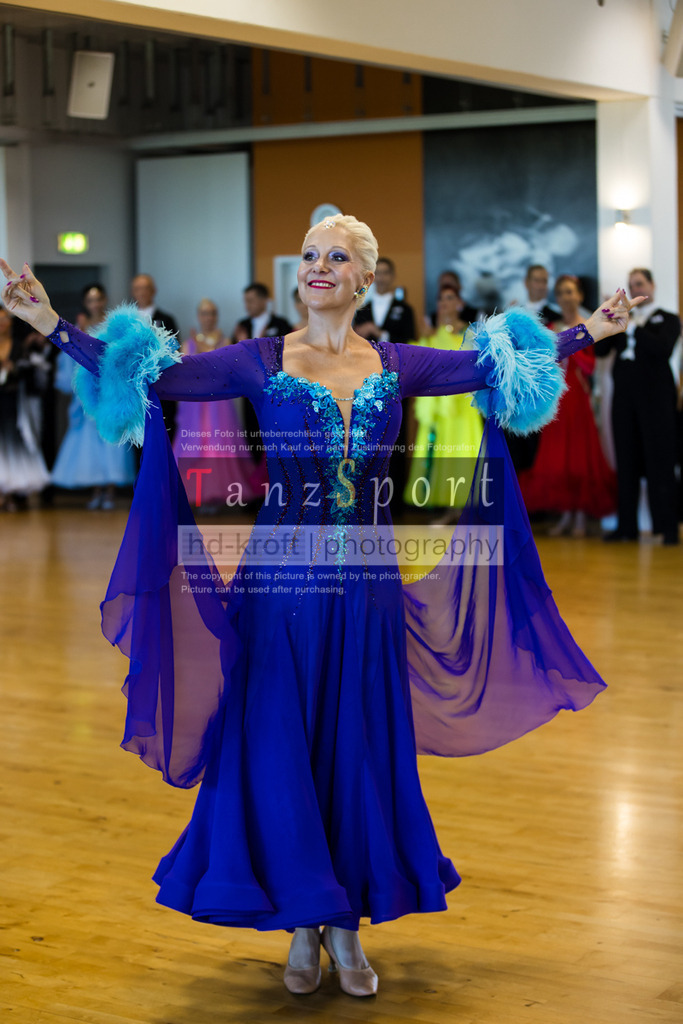 20250906_LM_By_Masters-III-S-Std_6272 | Tanzsportbilder, Standardtanz, Lateintanz, WDSF, DTV, LTVB, dancecomp, goc, hessen tanzt, blaues band der spree, walzer, tango, wiener walzer, slowfox, quickstepp, samba, rumba, cha-cha-cha, paso doble. jive, hd-kroft photography, turniertanzsport