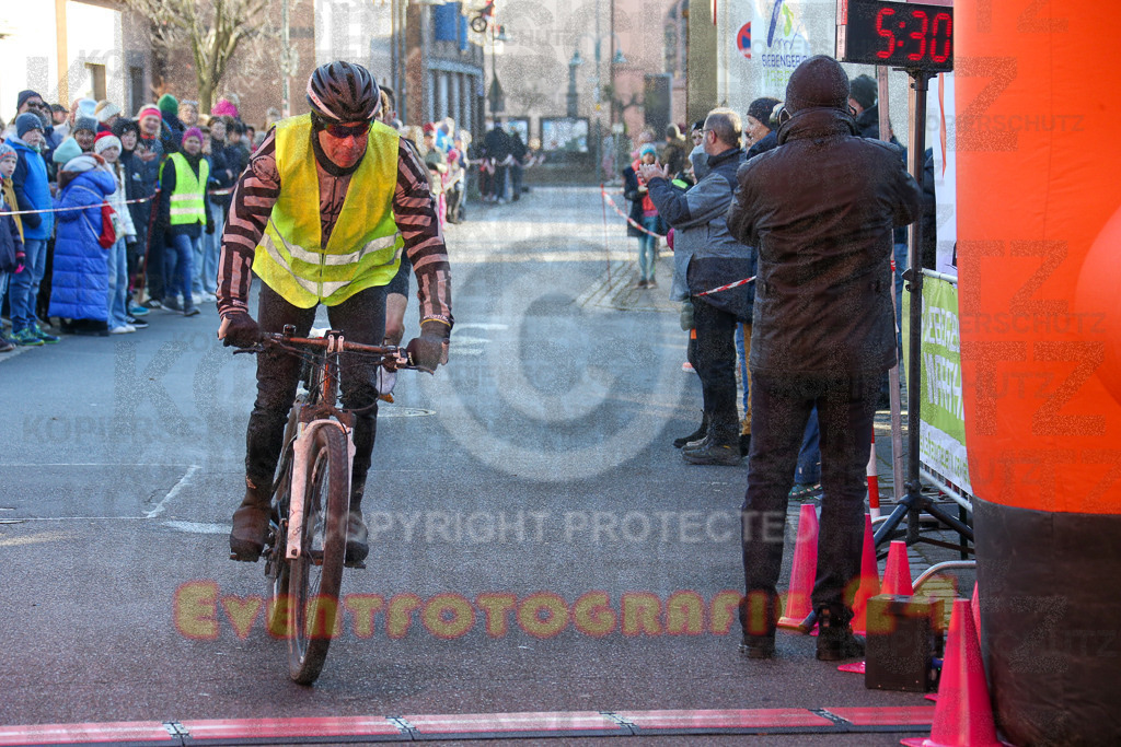 241201_1141_EX1_0594 | Sportfotografie im Rhein-Sieg Kreis, Köln, Bonn, NRW, Rheinland Pfalz, Hessen, etc. Unser Tätigkeitsfeld umfasst den Laufsport vom Volkslauf über den Marathon, Duathlon, Triathon bis zum Ultralauf wie Kölnpfad Ultra oder Schindertrail.