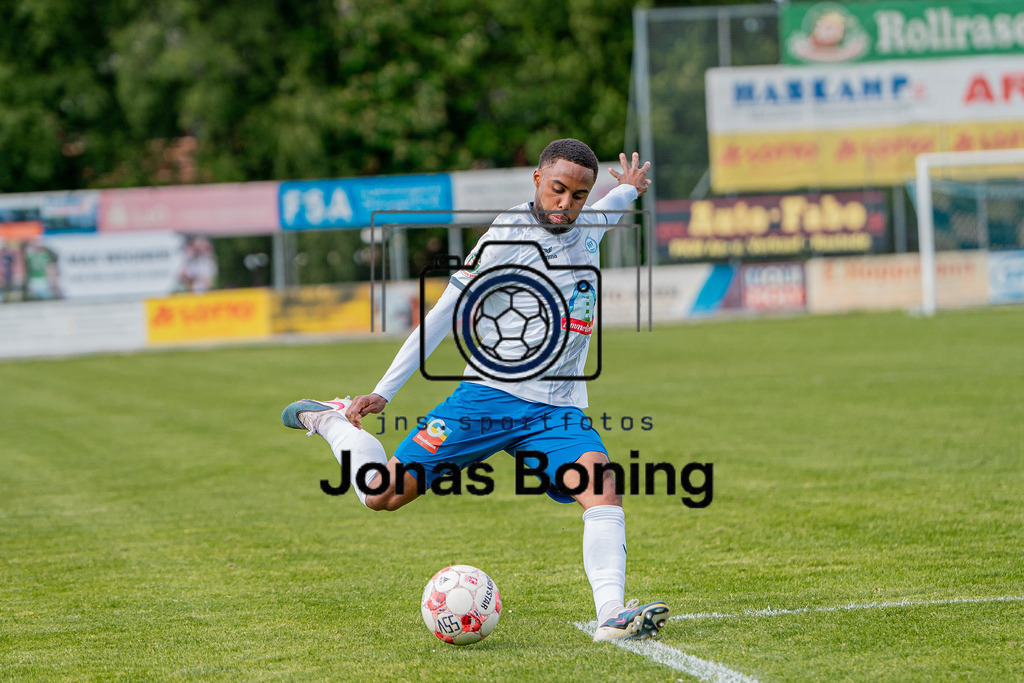 Fußball I Herren I Saison 2025-2026 I Regionalliga Nord I 34. Spieltag I SSV Jeddeloh II - SV Drochtersen-Assel I 03958 | Dominique Ndure (7, SSV Jeddeloh II) - Realisiert mit Pictrs.com