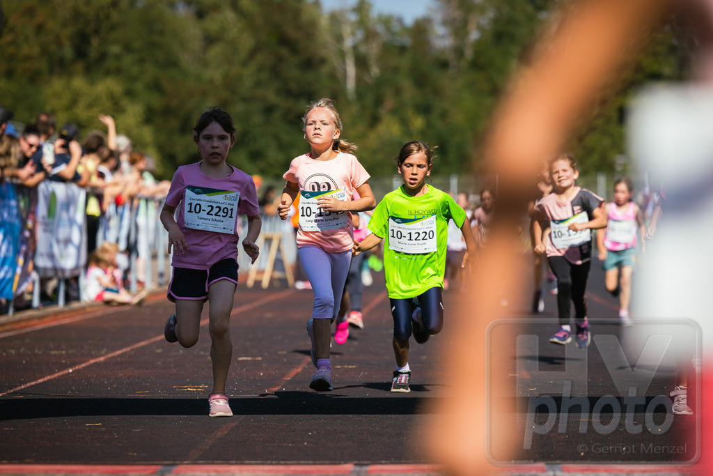 16. Hoywoj-CityLauf im Sportforum Hoyerswerda - 16.09.2023 | 1km VBH-Grundschul-Lauf 2. Klassen - Realisiert mit Pictrs.com