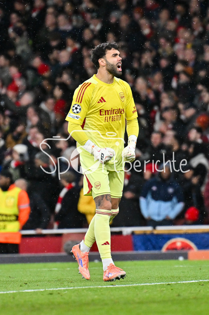 Arsenal FC - FC Bayern München | LONDON, ENGLAND - 26. NOVEMBER: Jubel von David RAYA (Arsenal FC 1) nach dem Treffer zum 1-0 durch Jurrien TIMBER (Arsenal FC 12) / Tor / Torschuetze / Freude / Happy beim Ligaspiel zwischen Arsenal London und dem FC Bayern München am 5. Spieltag der UEFA Champions League im Emirates Stadium am 26.11.2025