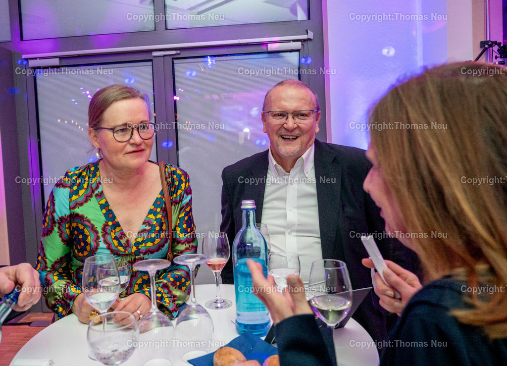 DSC_0755 | Im Parktheater Bensheim fand am 28. März 2026 die Verleihung des Eysoldt-Rings 2025 statt – eine der bedeutendsten Auszeichnungen für Schauspielkunst im deutschsprachigen Raum. Der Preis ging an Thomas Schmauser, der für seine herausragende darstellerische Leistung geehrt wurde.Anschließend wurde zur Gala in das Bensheimer Bürgferhaus eingeladen, Unser Bild zeigt  Ulrike  Hensel und Matthias Hensel, Bild: Thomas Neu